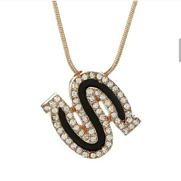 Gold Necklace Initial Letter in "3D" Background - Picture 2 of 7